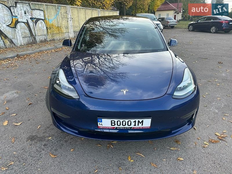 Седан Tesla Model 3 2020 в Львове