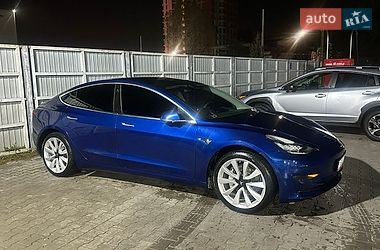 Седан Tesla Model 3 2020 в Львове