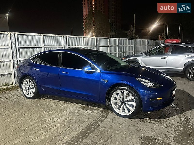 Седан Tesla Model 3 2020 в Львове