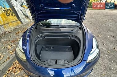 Седан Tesla Model 3 2020 в Львове