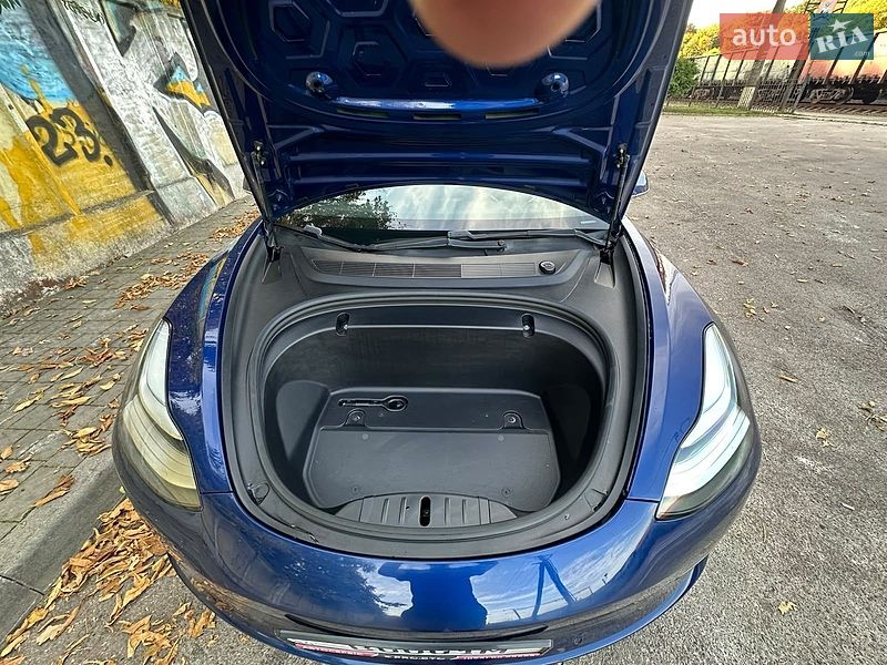Седан Tesla Model 3 2020 в Львове
