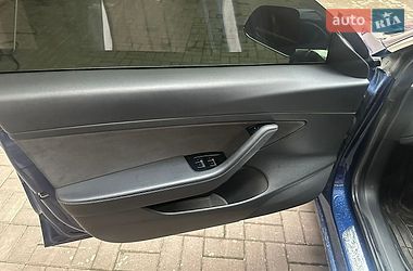 Седан Tesla Model 3 2020 в Львове