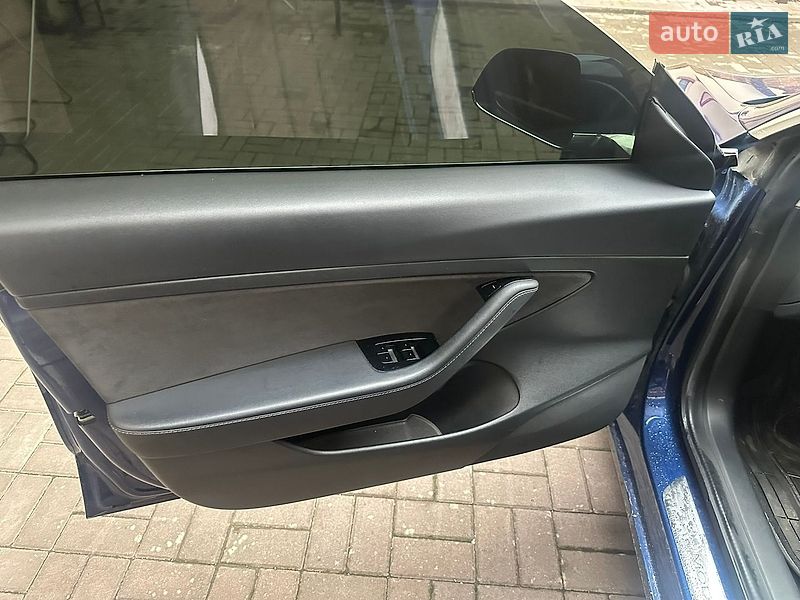 Седан Tesla Model 3 2020 в Львове