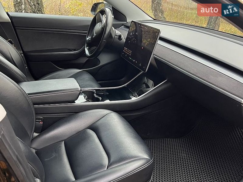 Седан Tesla Model 3 2019 в Славуте