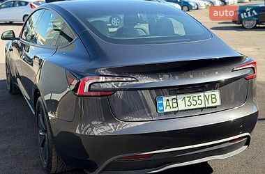 Седан Tesla Model 3 2024 в Вінниці