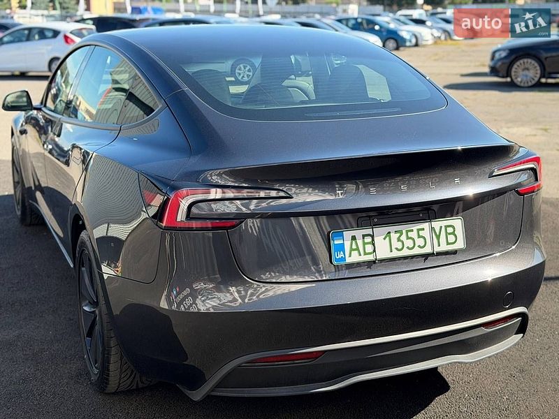 Седан Tesla Model 3 2024 в Вінниці