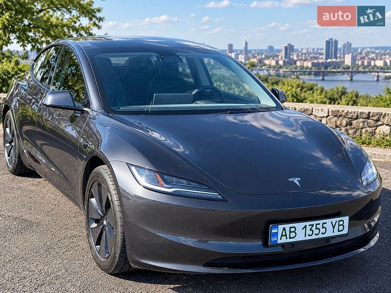 Седан Tesla Model 3 2024 в Вінниці