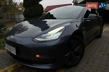 Седан Tesla Model 3 2019 в Львові
