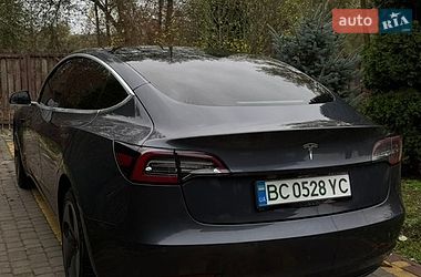 Седан Tesla Model 3 2019 в Львові