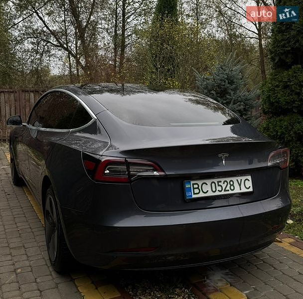 Седан Tesla Model 3 2019 в Львові