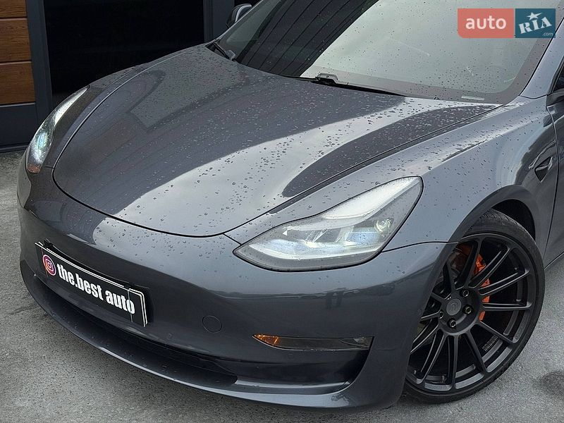Седан Tesla Model 3 2020 в Рівному