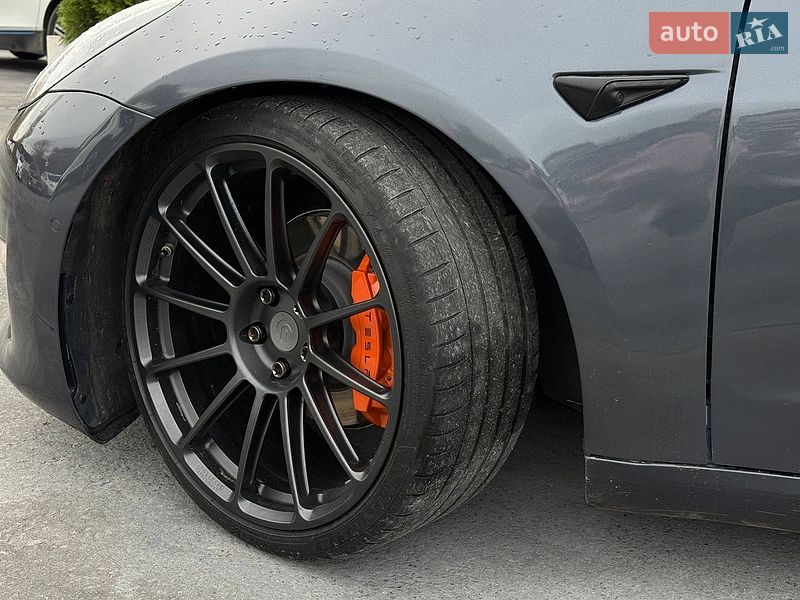 Седан Tesla Model 3 2020 в Рівному