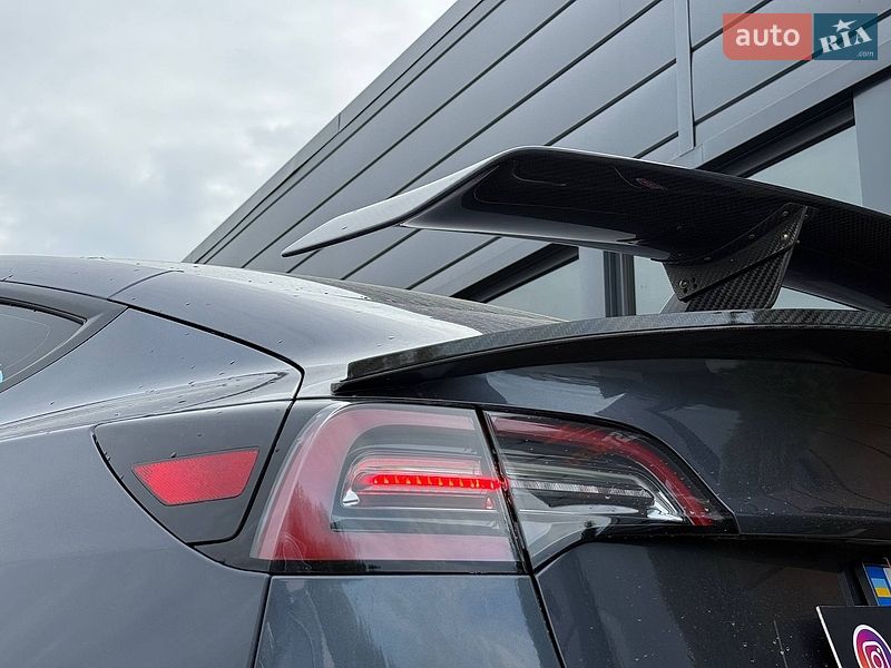 Седан Tesla Model 3 2020 в Рівному