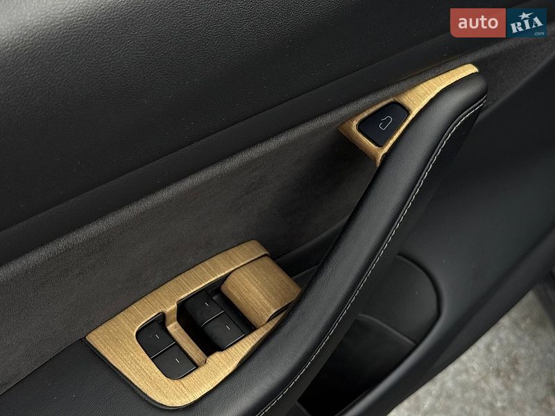 Седан Tesla Model 3 2020 в Рівному