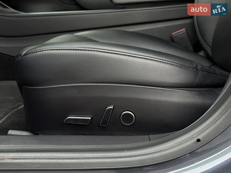 Седан Tesla Model 3 2020 в Рівному