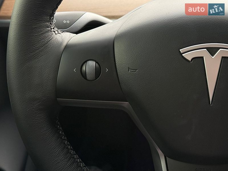Седан Tesla Model 3 2020 в Рівному