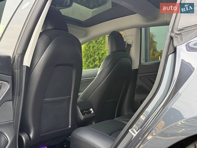 Седан Tesla Model 3 2020 в Рівному