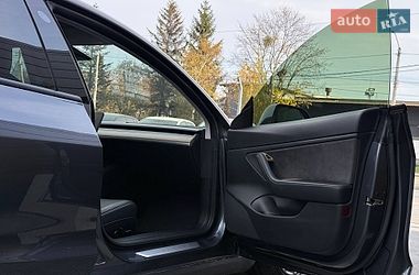 Седан Tesla Model 3 2020 в Рівному