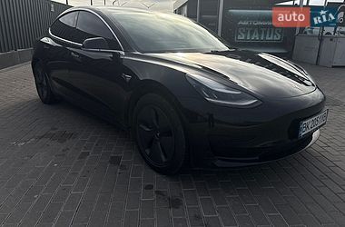 Седан Tesla Model 3 2019 в Дубні