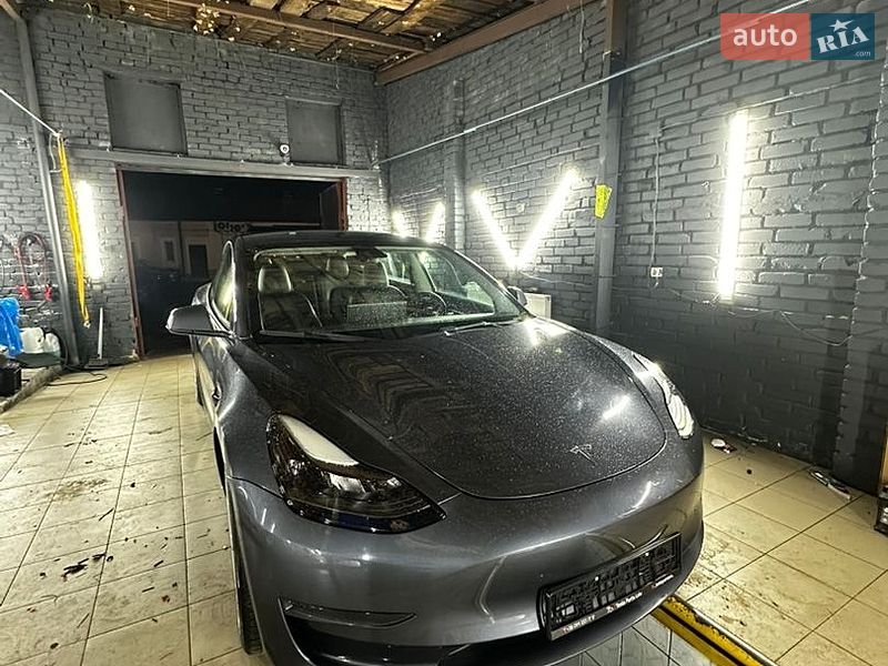 Tesla Model 3 2023