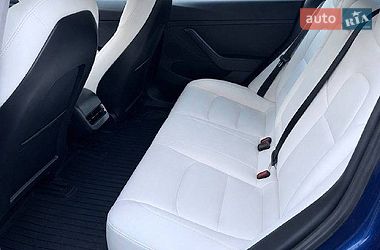 Седан Tesla Model 3 2021 в Ровно