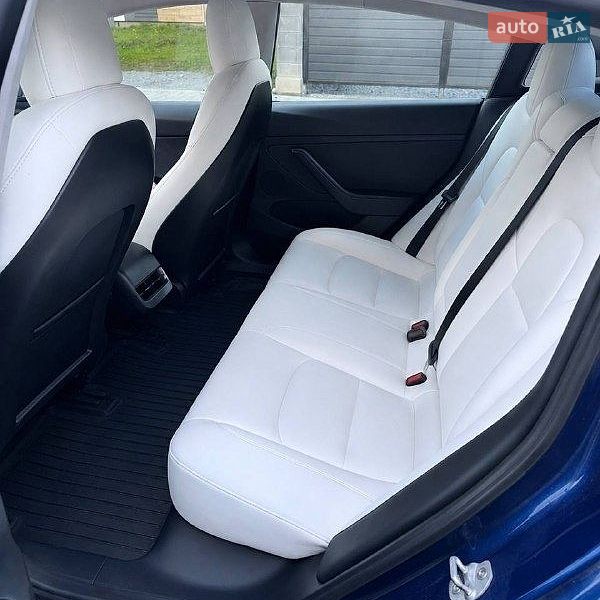 Седан Tesla Model 3 2021 в Рівному