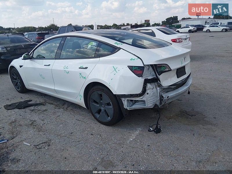 Седан Tesla Model 3 2022 в Львове