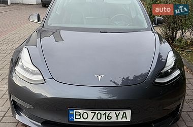 Седан Tesla Model 3 2020 в Тернополе