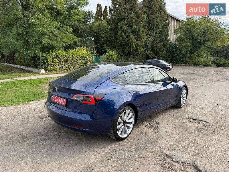 Седан Tesla Model 3 2022 в Золочеве