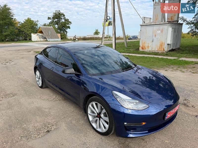 Седан Tesla Model 3 2022 в Золочеве