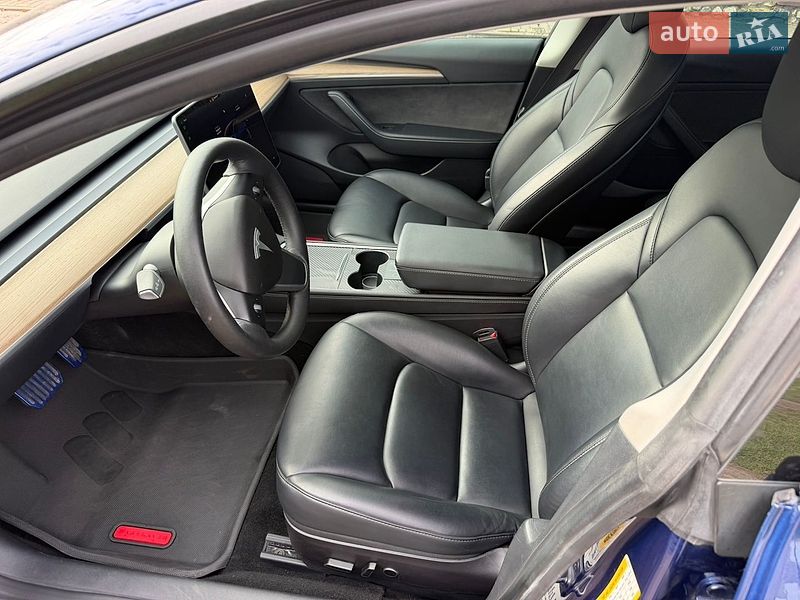 Седан Tesla Model 3 2022 в Золочеве