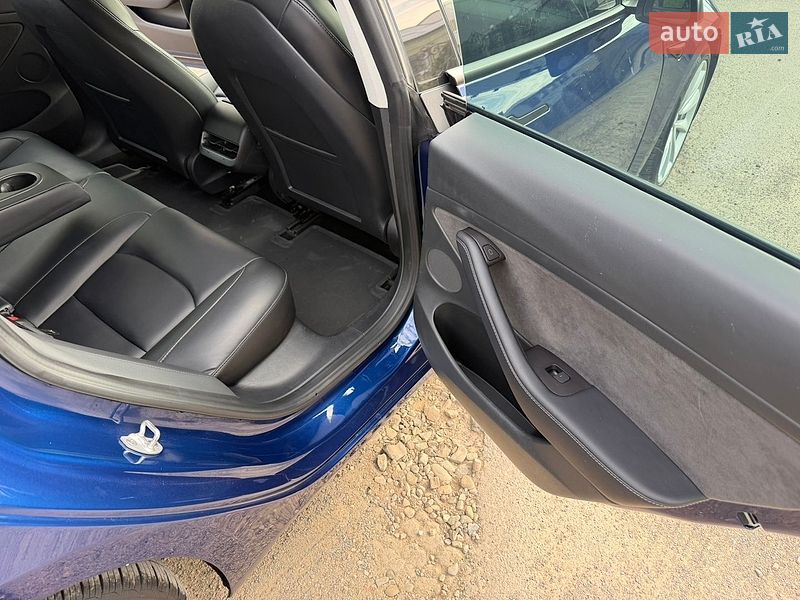 Седан Tesla Model 3 2022 в Золочеве