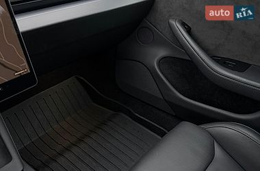 Седан Tesla Model 3 2024 в Кривому Розі