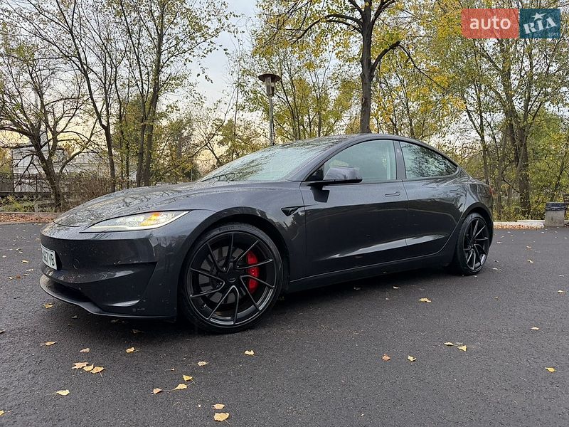 Седан Tesla Model 3 2024 в Кривому Розі