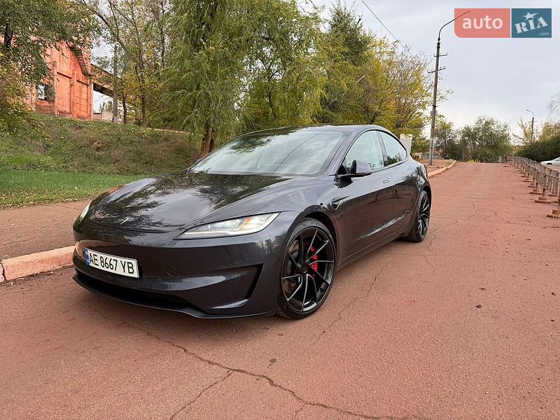 Седан Tesla Model 3 2024 в Кривому Розі