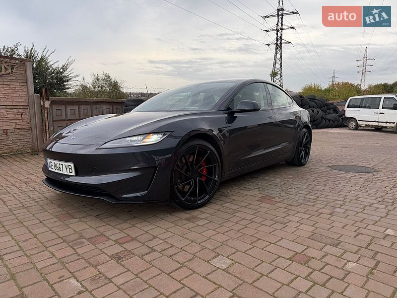 Седан Tesla Model 3 2024 в Кривому Розі