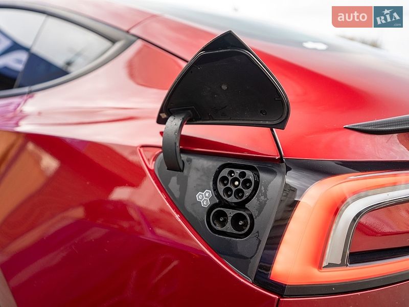 Седан Tesla Model 3 2024 в Киеве