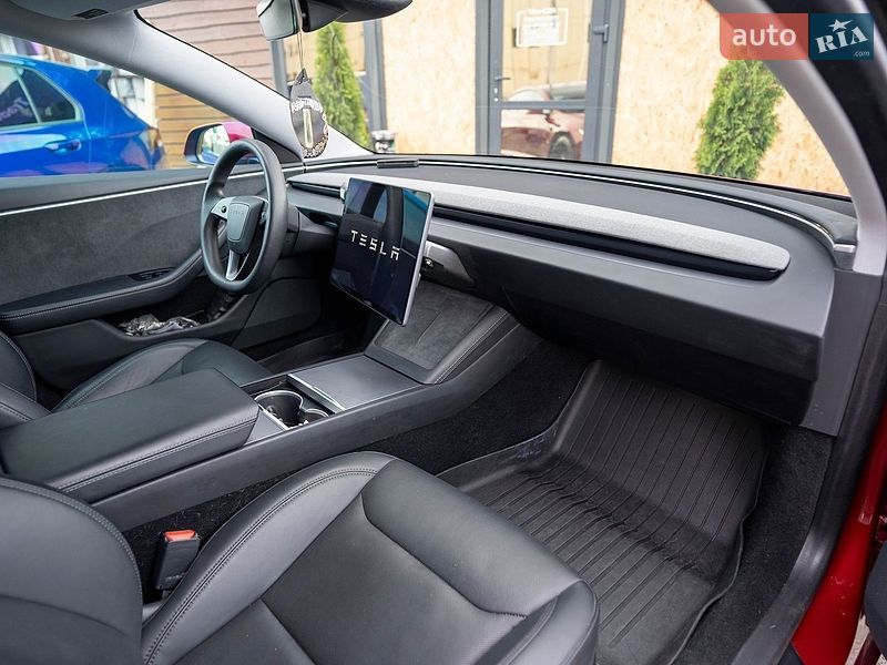 Седан Tesla Model 3 2024 в Киеве