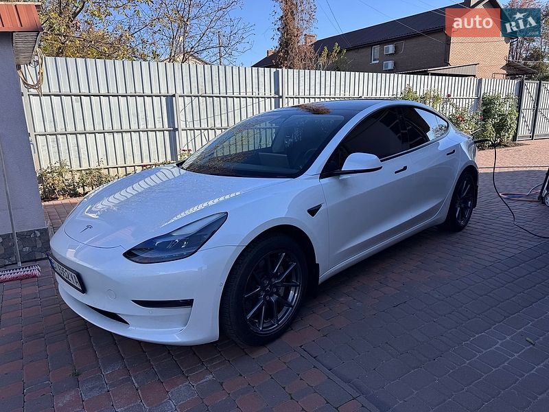 Седан Tesla Model 3 2021 в Миргороді