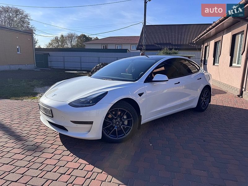 Седан Tesla Model 3 2021 в Миргороді
