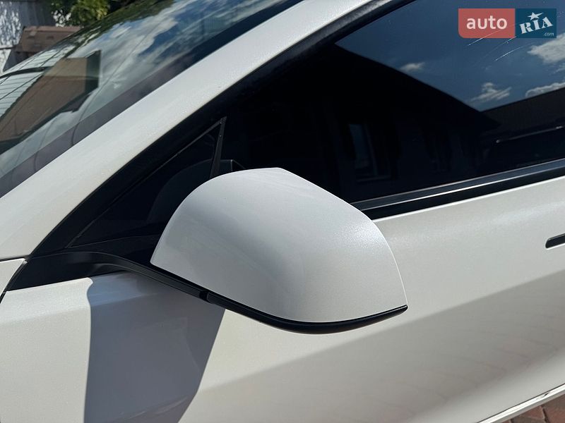 Седан Tesla Model 3 2021 в Миргороді