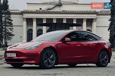Седан Tesla Model 3 2021 в Киеве