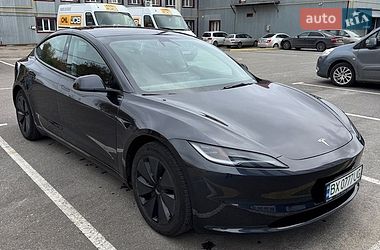 Седан Tesla Model 3 2024 в Хмельницком