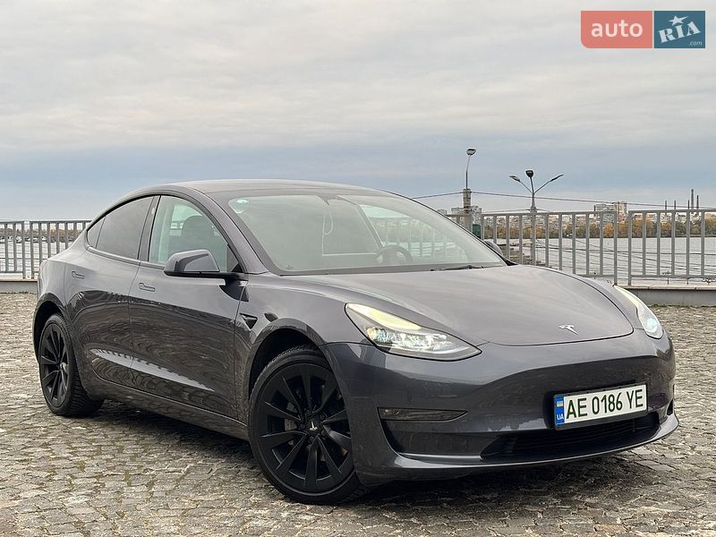 Седан Tesla Model 3 2023 в Днепре