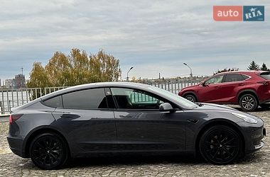 Седан Tesla Model 3 2023 в Днепре