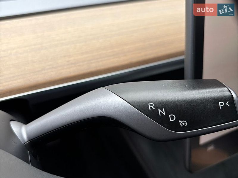 Седан Tesla Model 3 2023 в Днепре