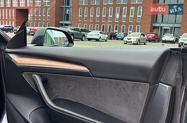 Седан Tesla Model 3 2023 в Днепре