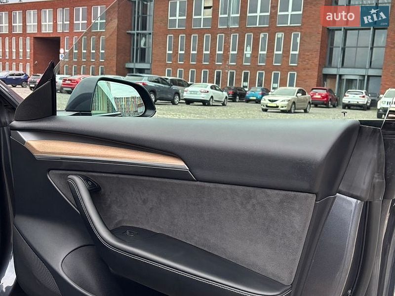 Седан Tesla Model 3 2023 в Днепре
