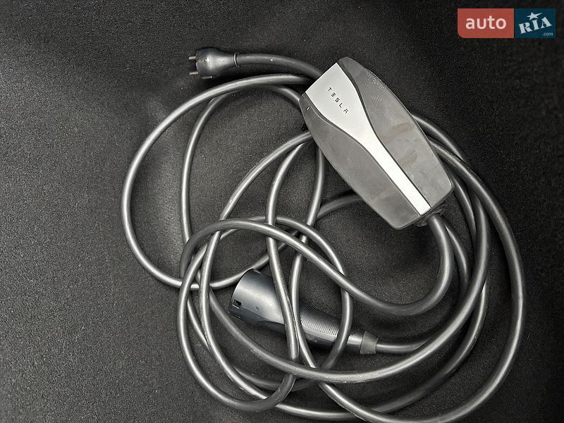 Седан Tesla Model 3 2023 в Днепре