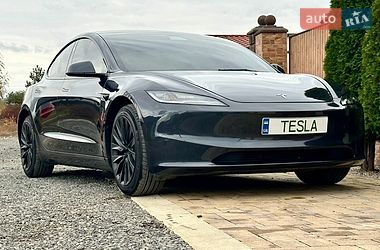 Седан Tesla Model 3 2024 в Ужгороде